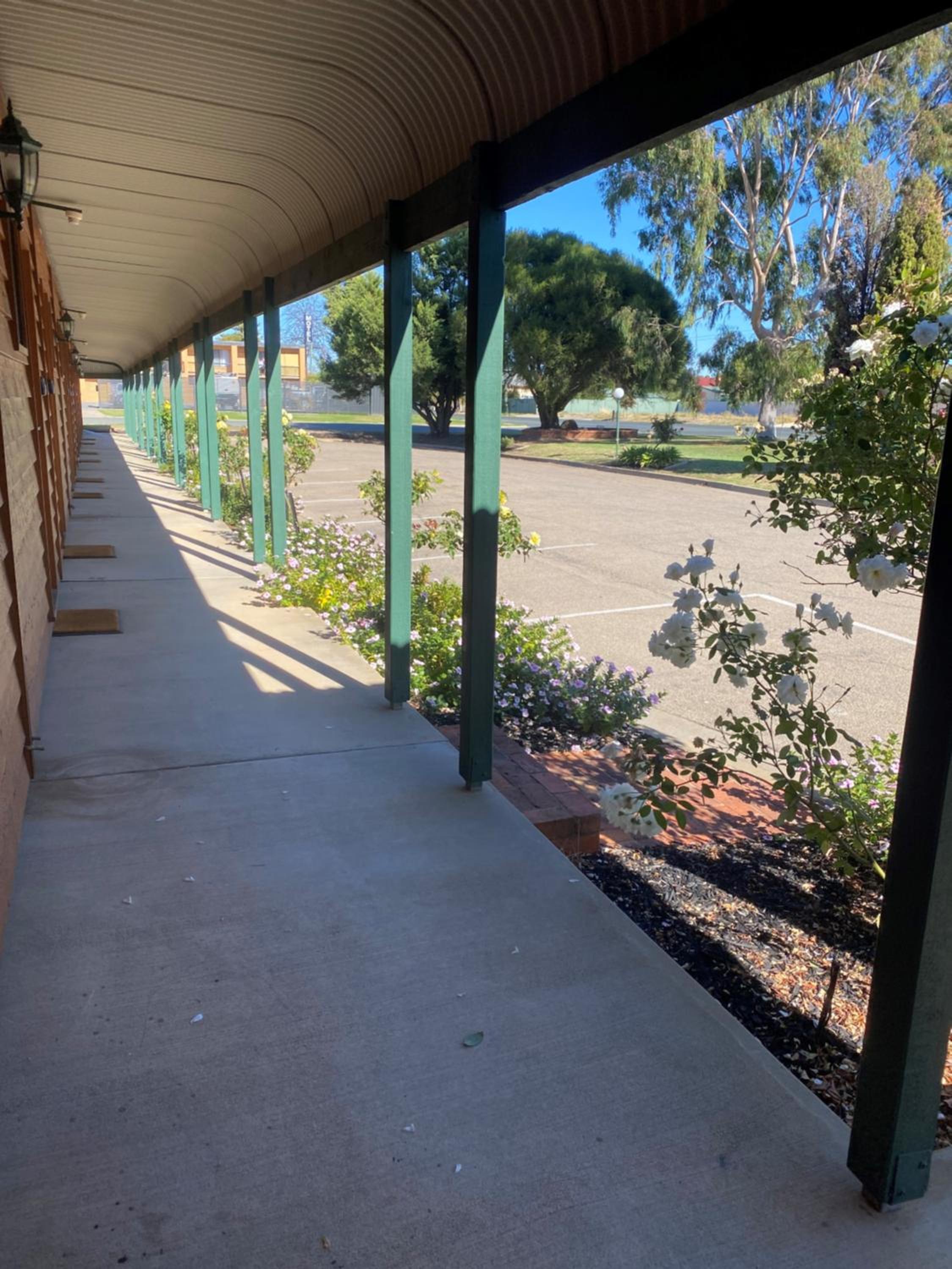 Deniliquin Country Club Motor Inn