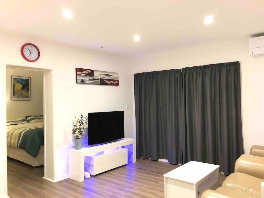 Auckland cosy modern home view 2