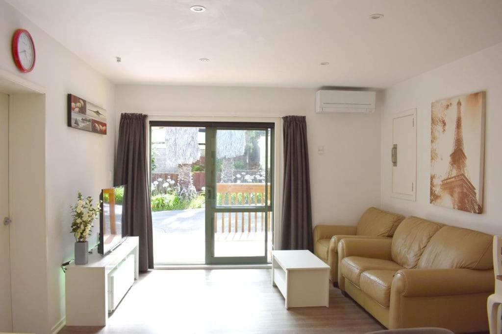 Auckland cosy modern home view 3