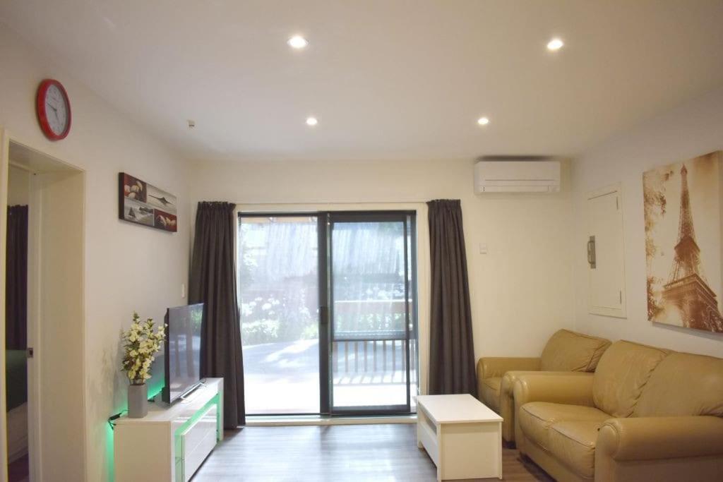 Auckland cosy modern home view 4