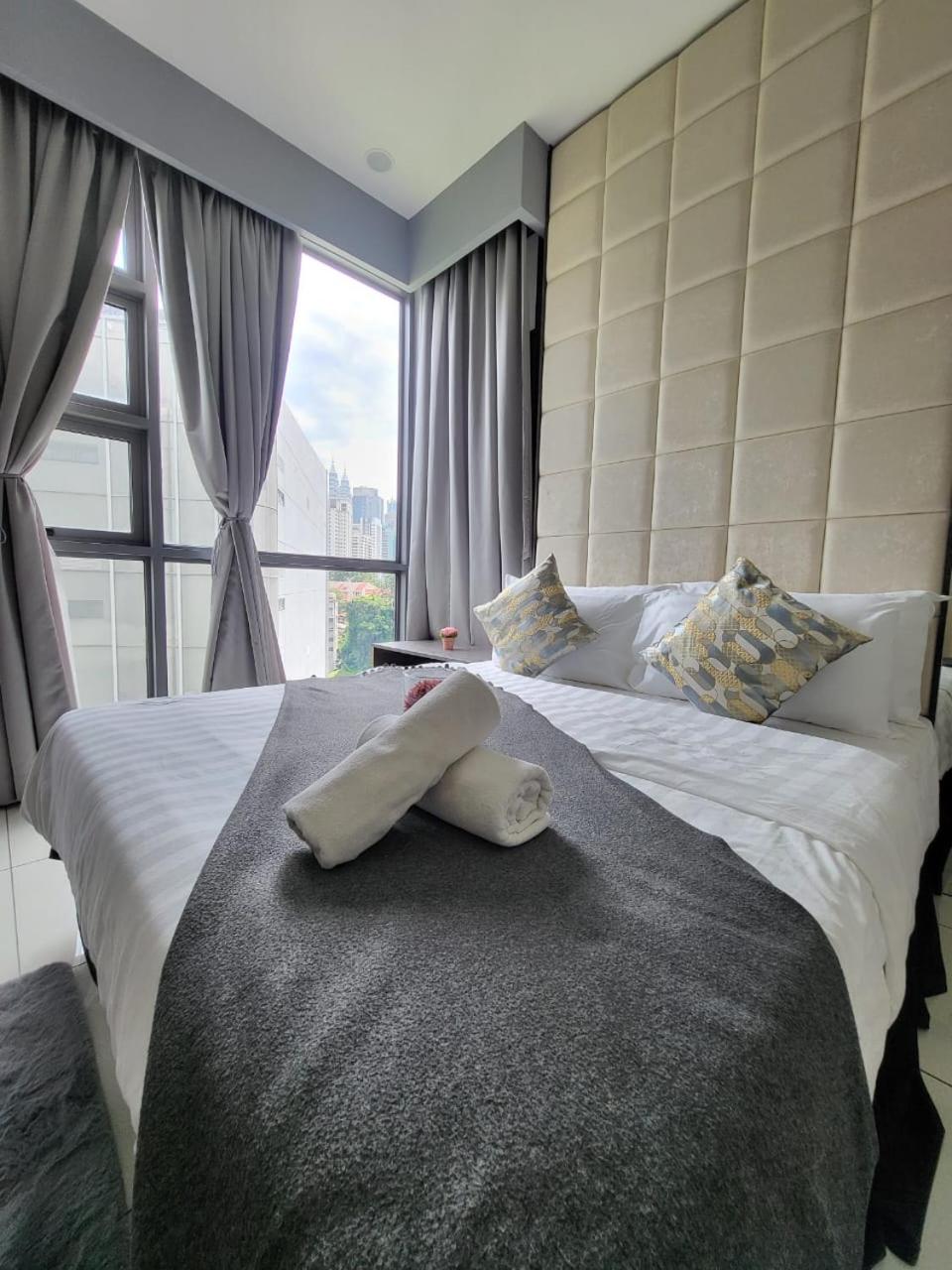 Robertson Apartment with City View