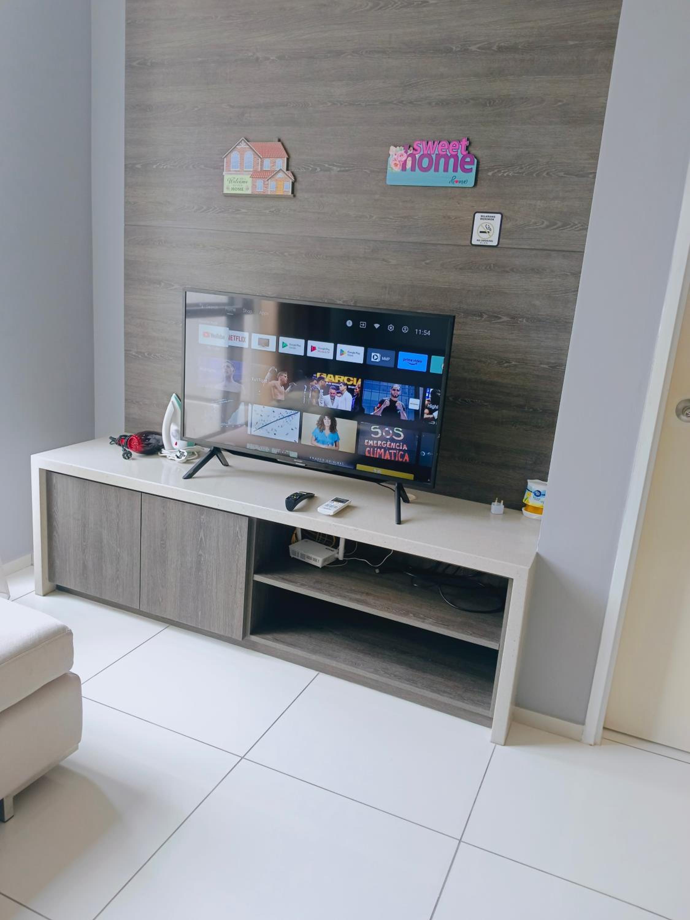 Robertson Apartment with City View