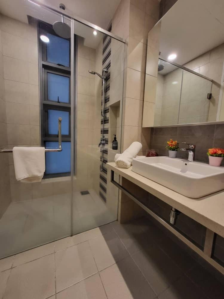 Robertson Apartment with City View
