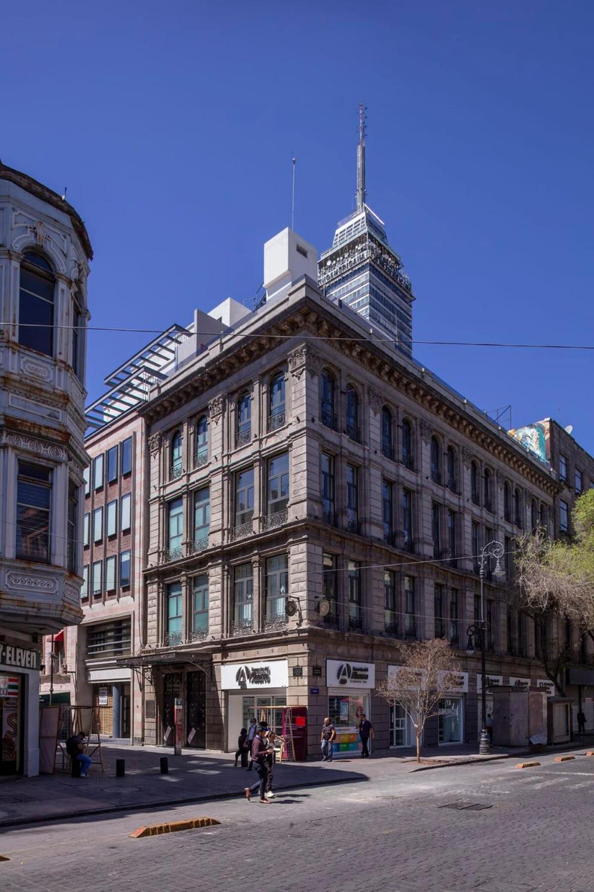 Master suite steps from Bellas artes
