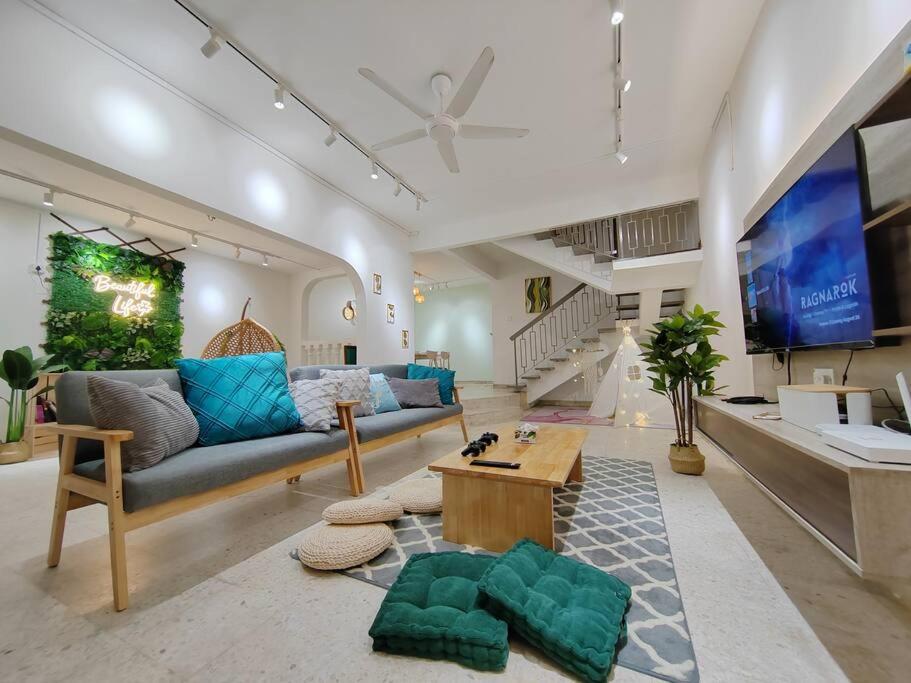 Petaling Jaya Damansara Uptown Landed Home for up to 15pax, 4BedRoom,1 Utama , Starling Mall , Atria Mall, IKEA photo 1