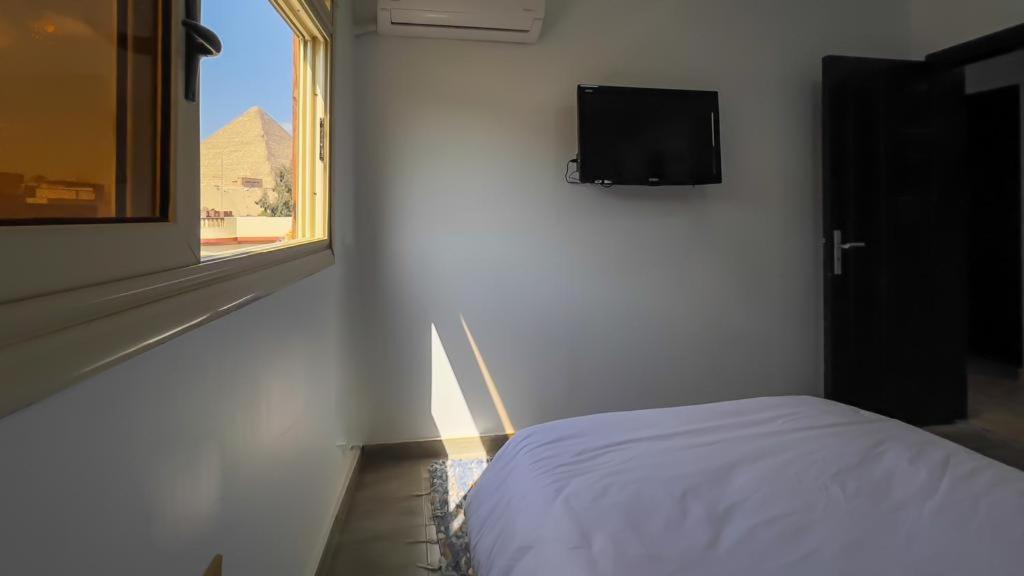 golf pyramids view apartment