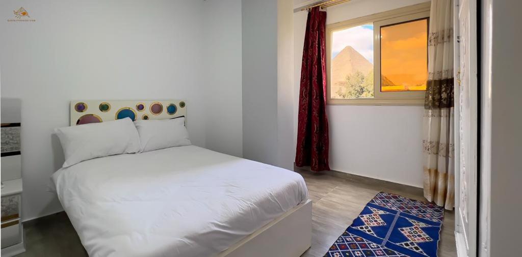golf pyramids view apartment