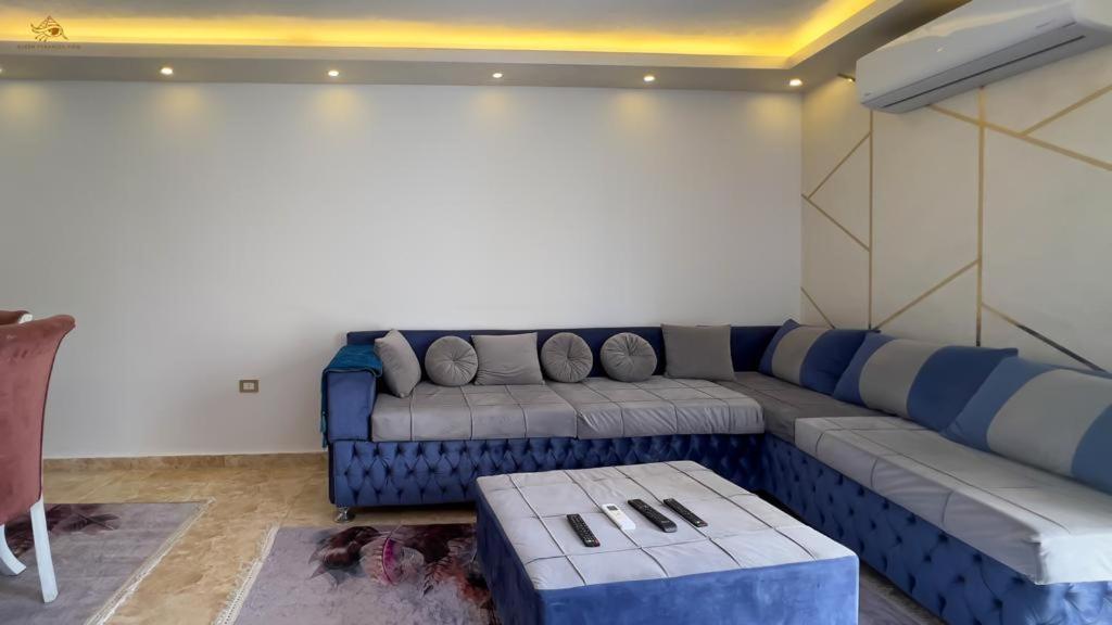 golf pyramids view apartment