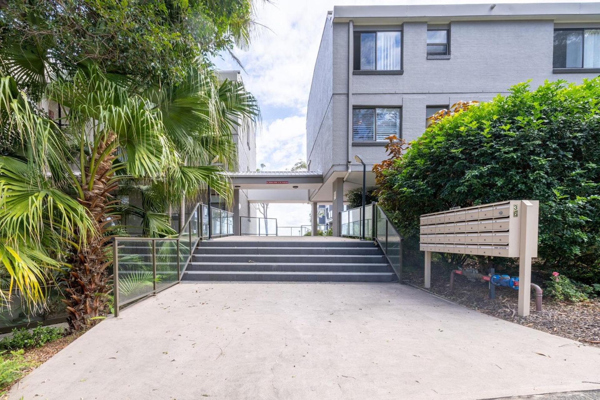 The Poplars, 8-36 Magnus St - fantastic water views, pool and WiFi