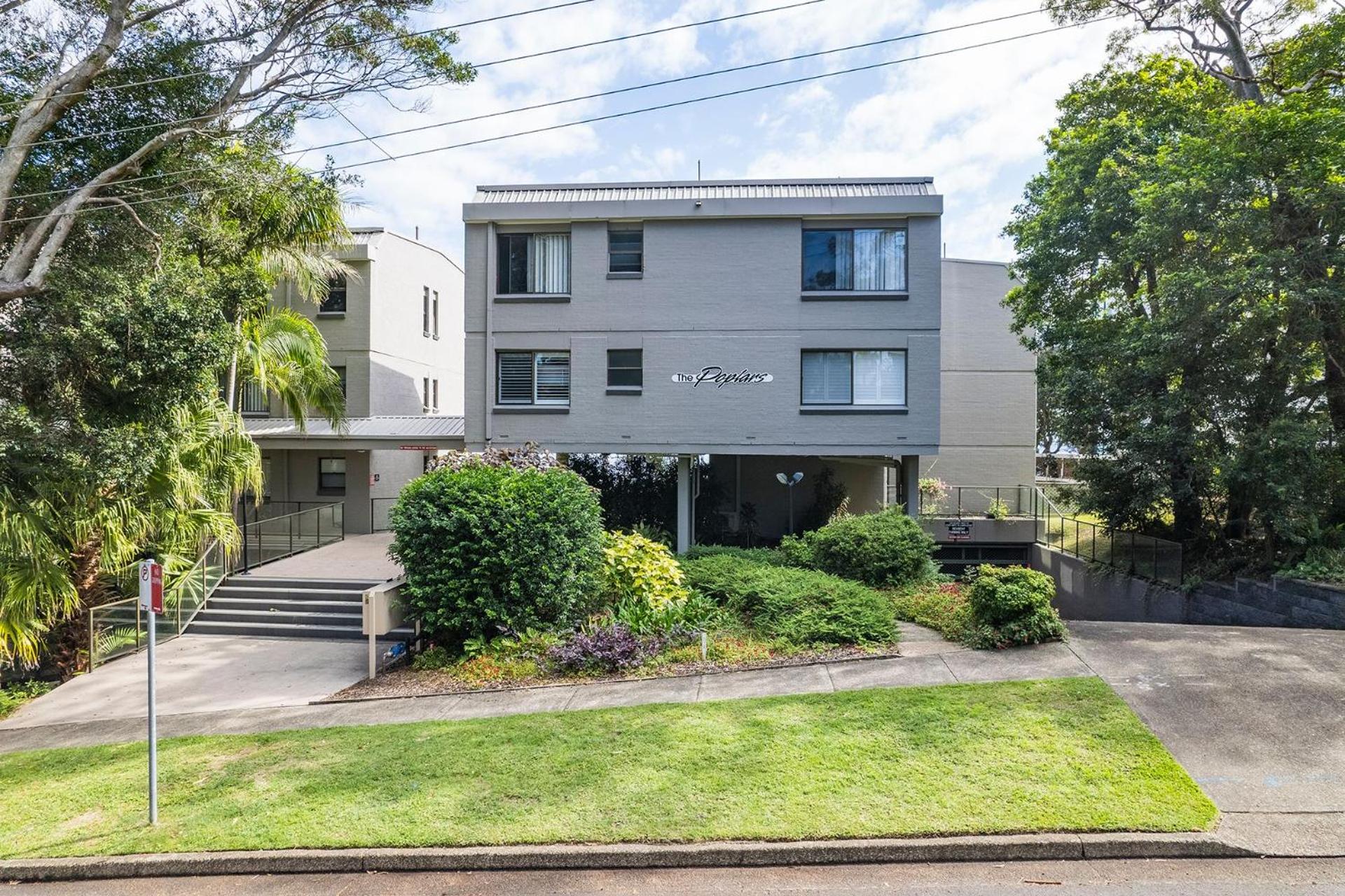 The Poplars, 8-36 Magnus St - fantastic water views, pool and WiFi