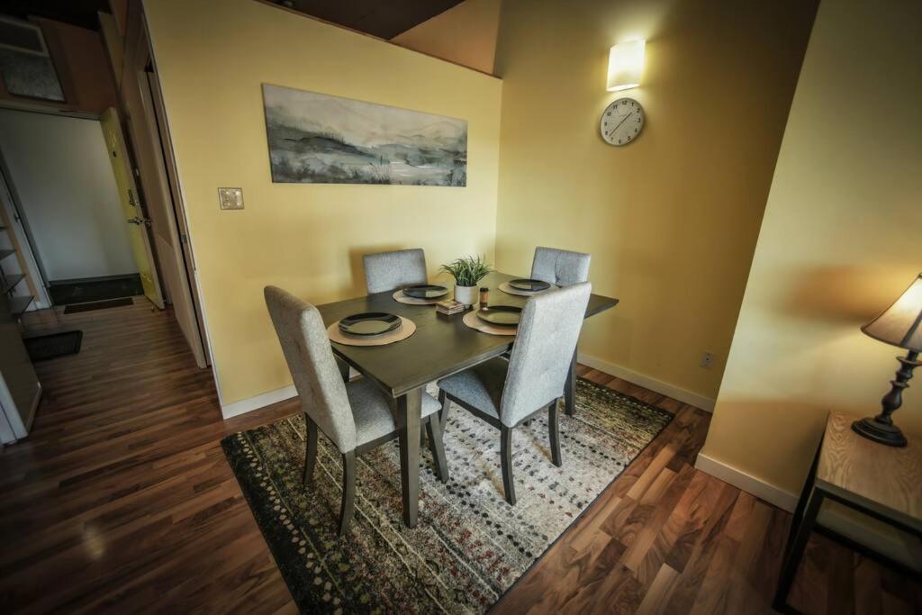 2 Full Beds, Rogers Place Downtown Central, Memorable 1 Bedroom Condo