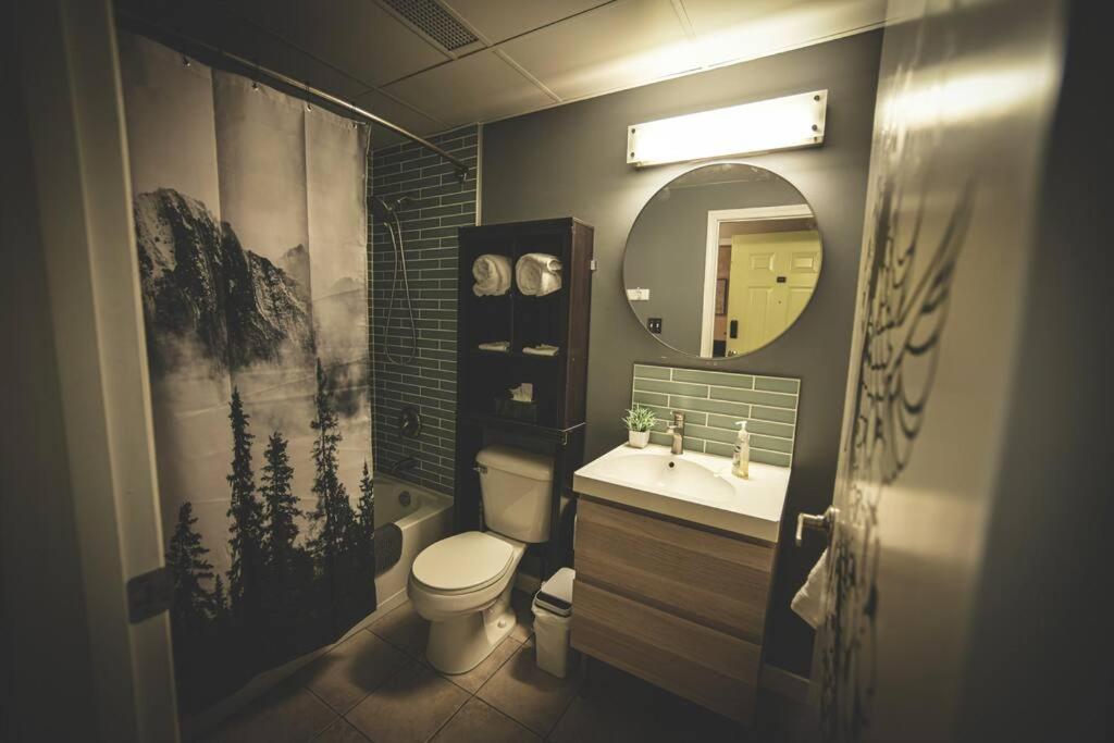 2 Full Beds, Rogers Place Downtown Central, Memorable 1 Bedroom Condo