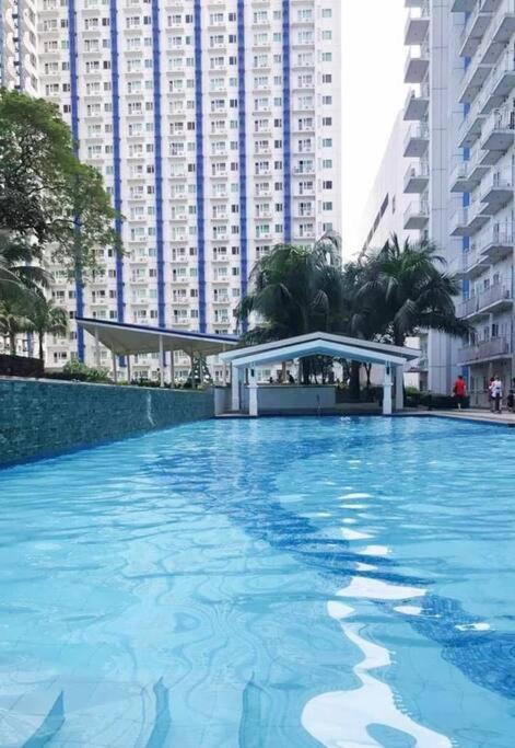 #77 The Grass Residences Tower 1 view 3