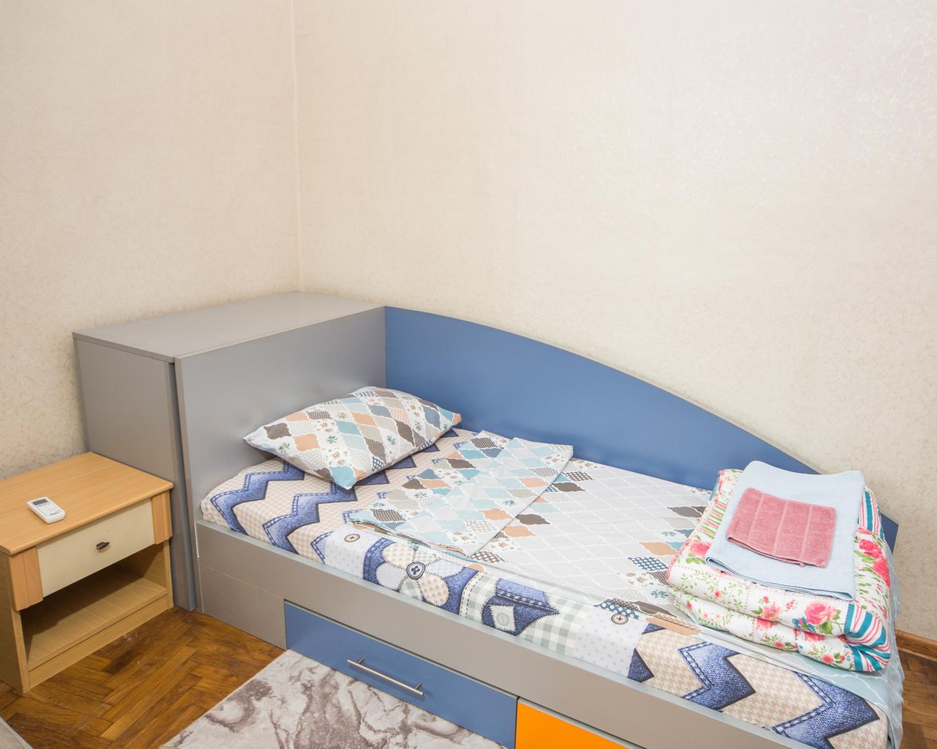 Summer Square - 2 bedrooms Retro Flat with great location, 1st fl