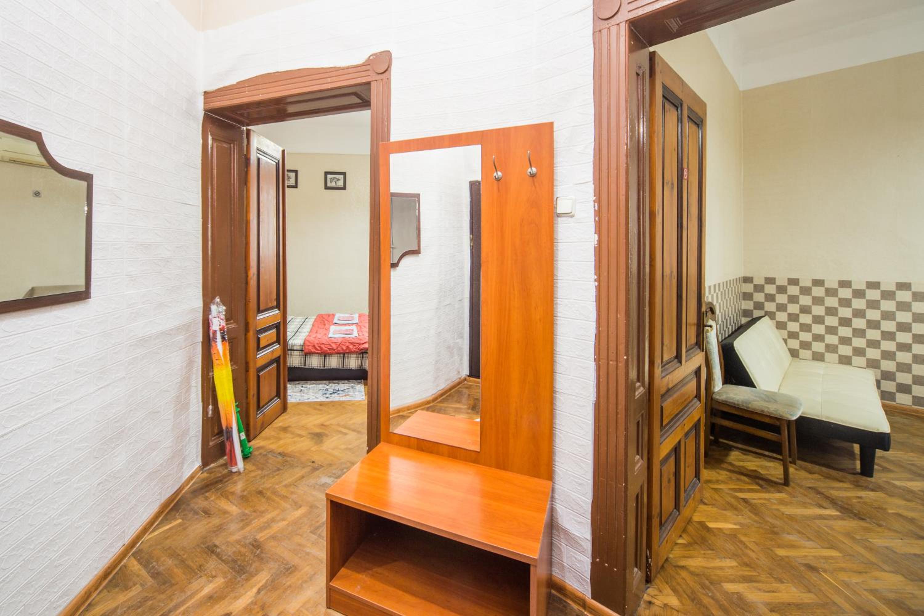 Summer Square - 2 bedrooms Retro Flat with great location, 1st fl