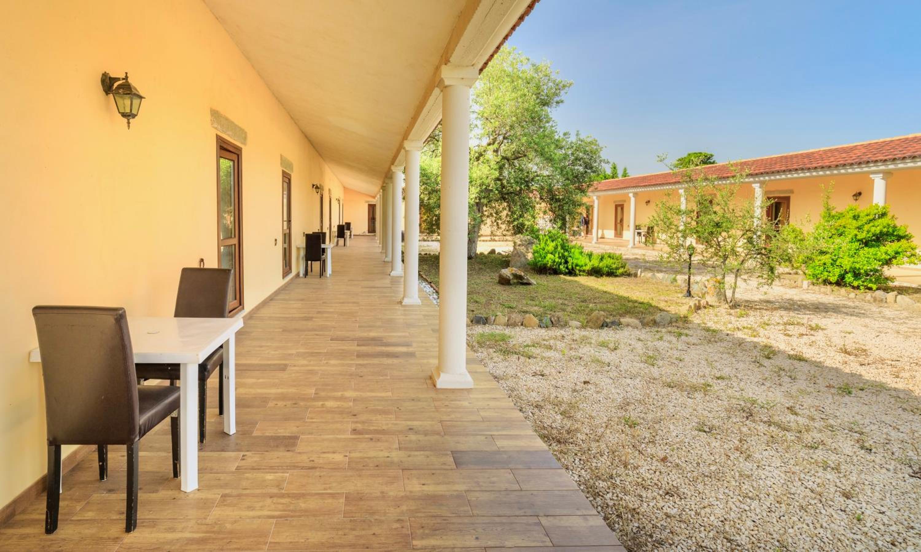 B&B with swimming pool between sea and countryside view 5