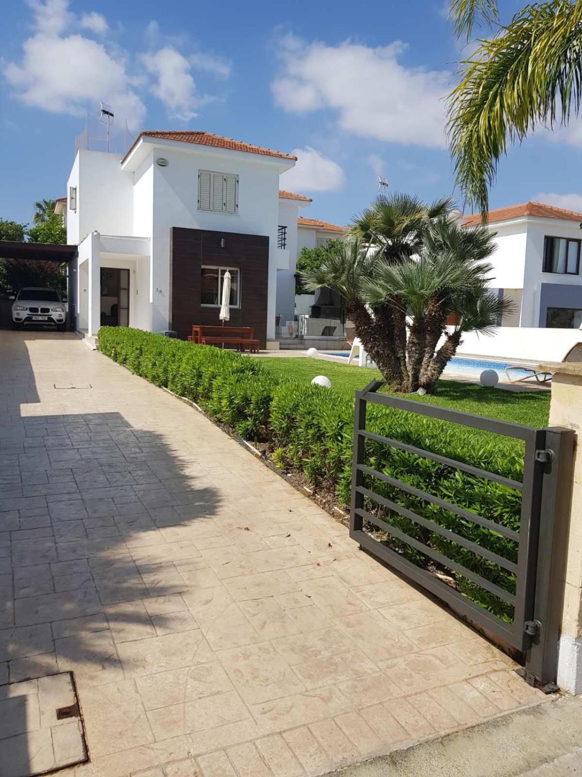 POSEIDONIA BEACH GARDENS