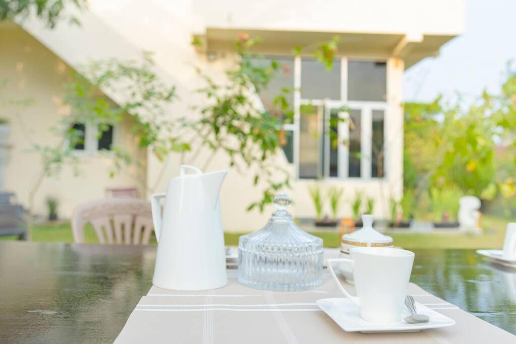 Bliss Loft - Airport Villa Rooms with Shuttle Service view 4
