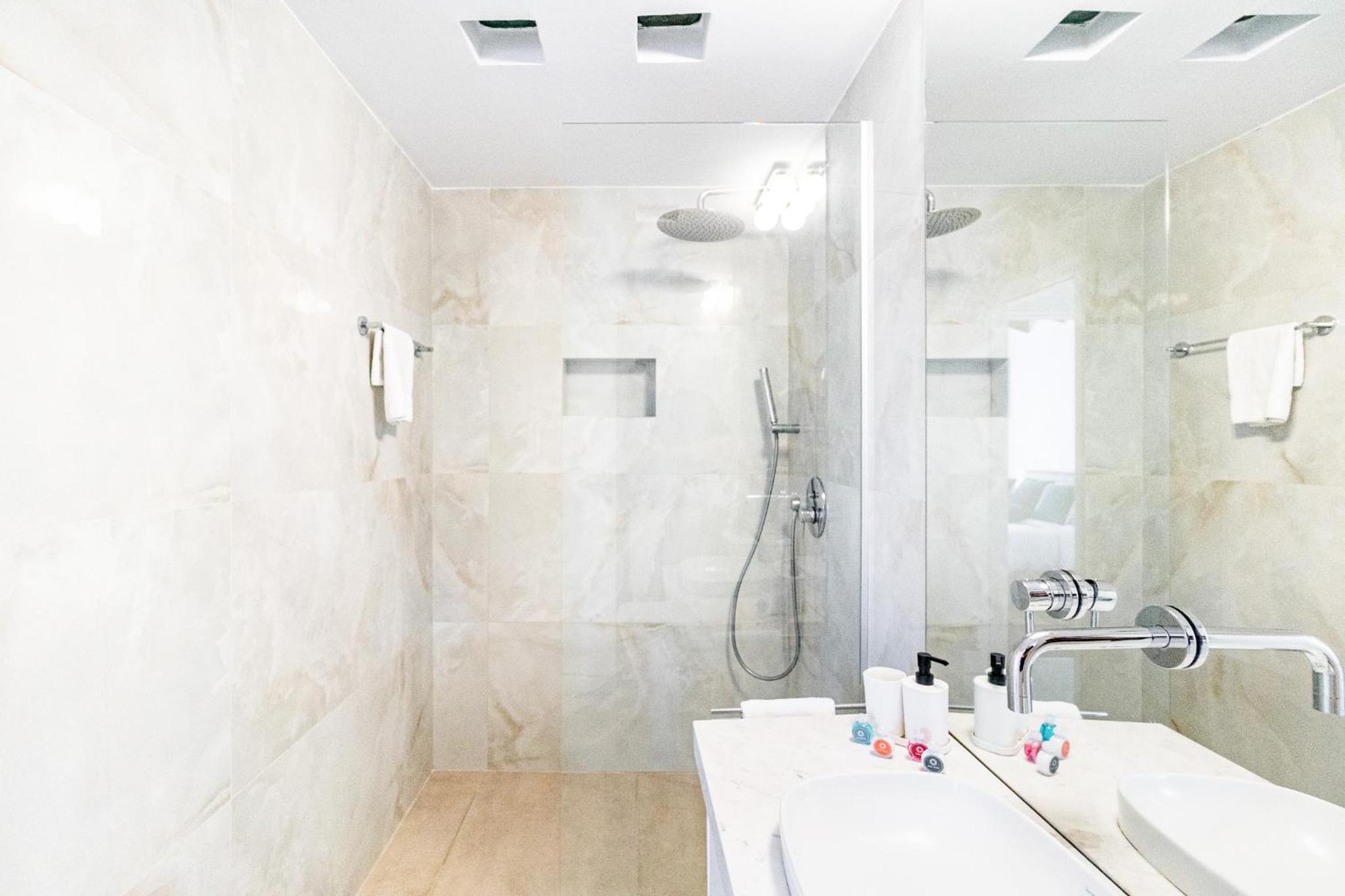 Luxurious ONE Maisonette by Ezoria Villas
