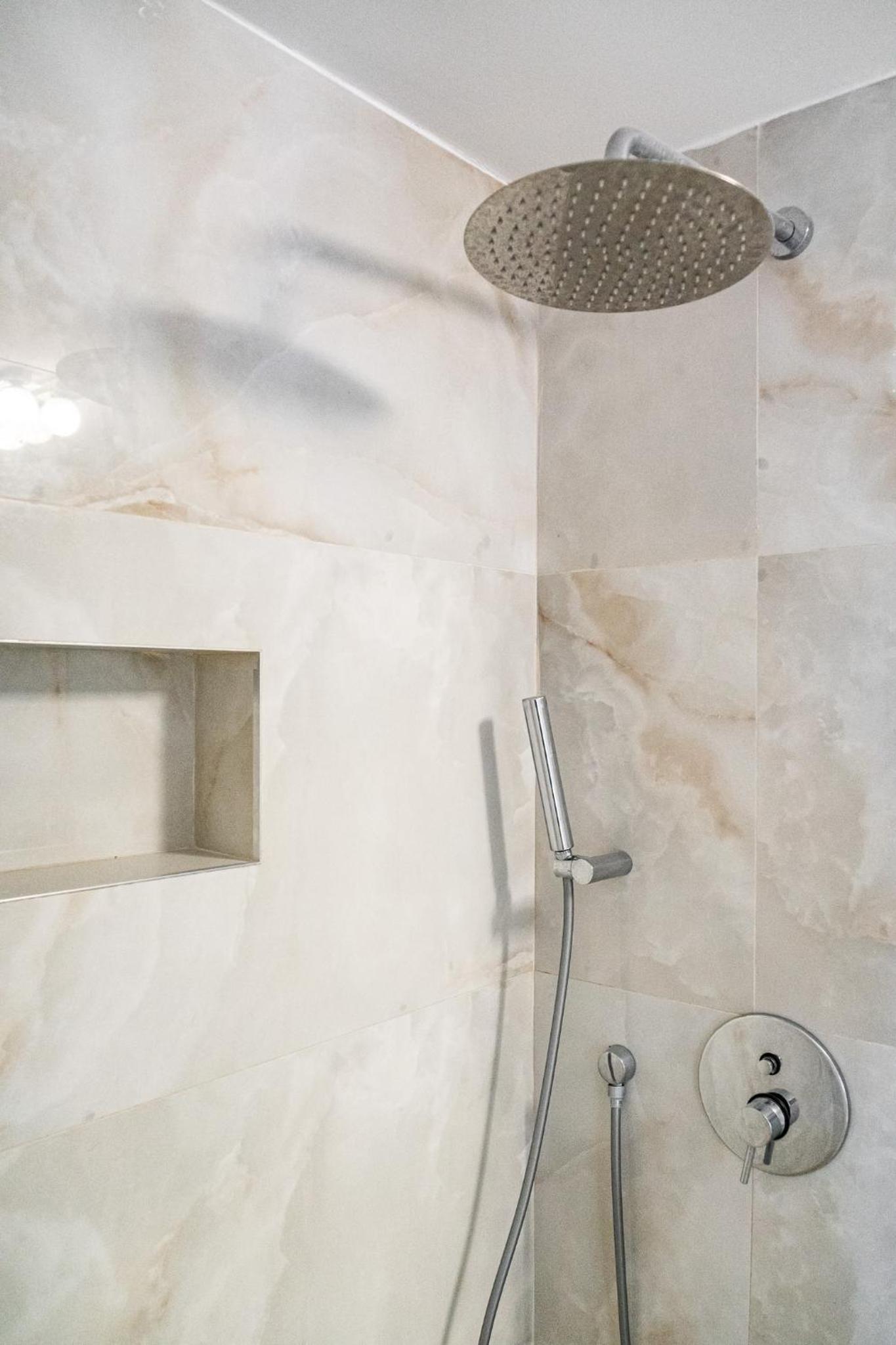 Luxurious ONE Maisonette by Ezoria Villas
