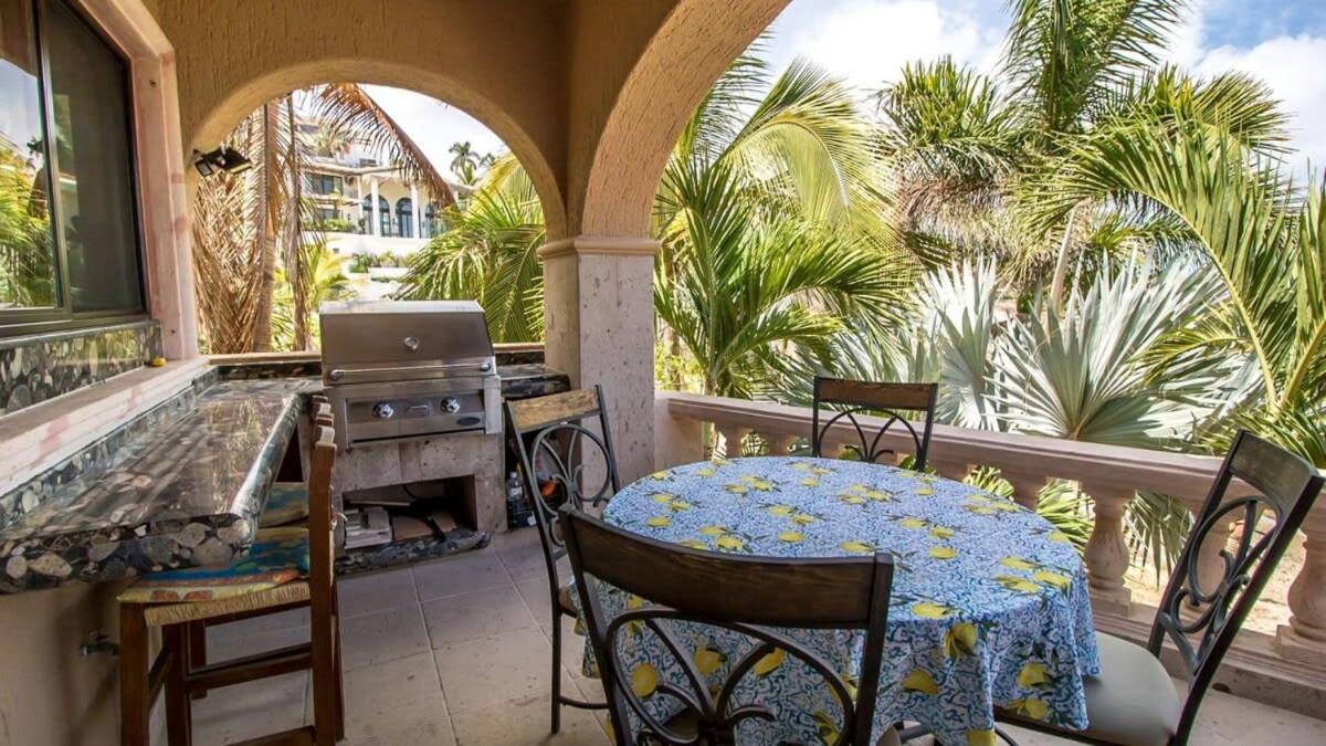 Easy access to South Palmilla beach