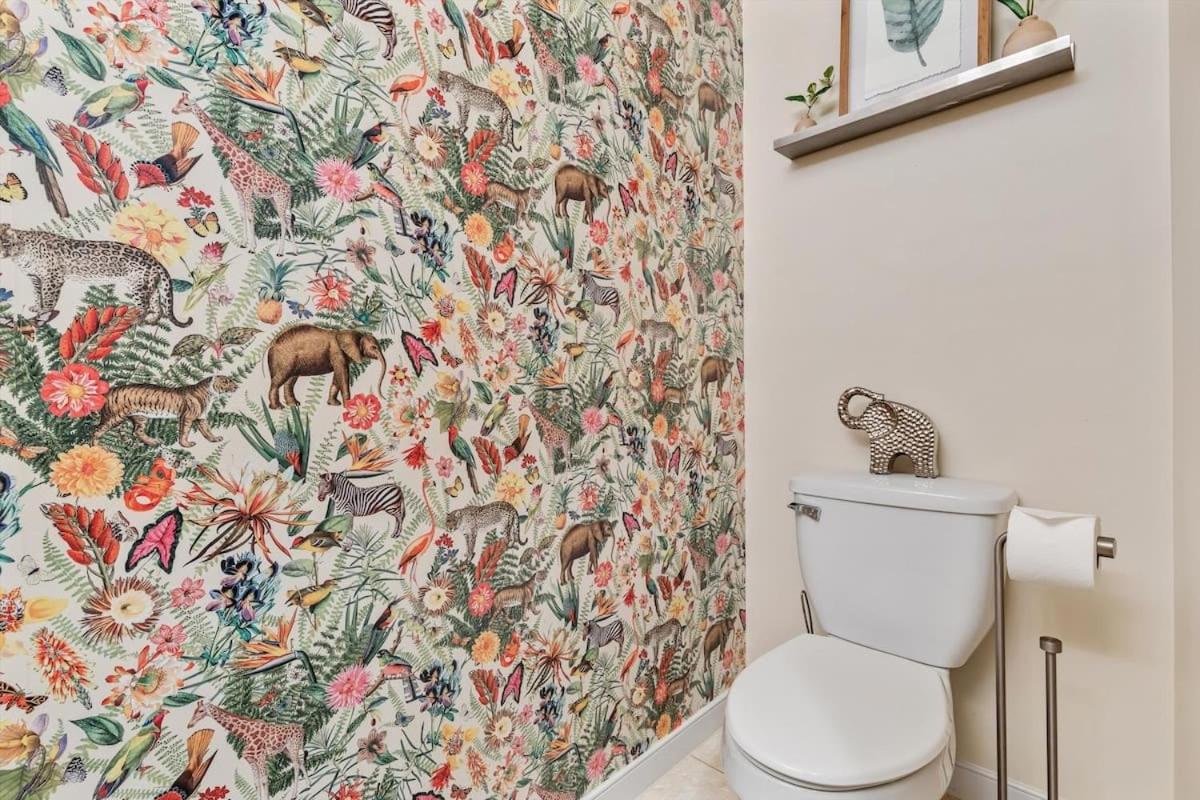 Exceptional 4-BR Homestay near Rock Creek Park view 3