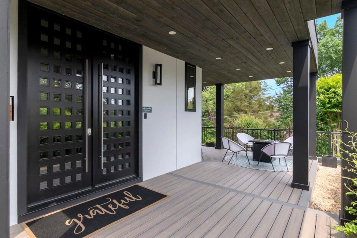 Top of The Hill Luxury Clarendon 4-BR Homestay view 3