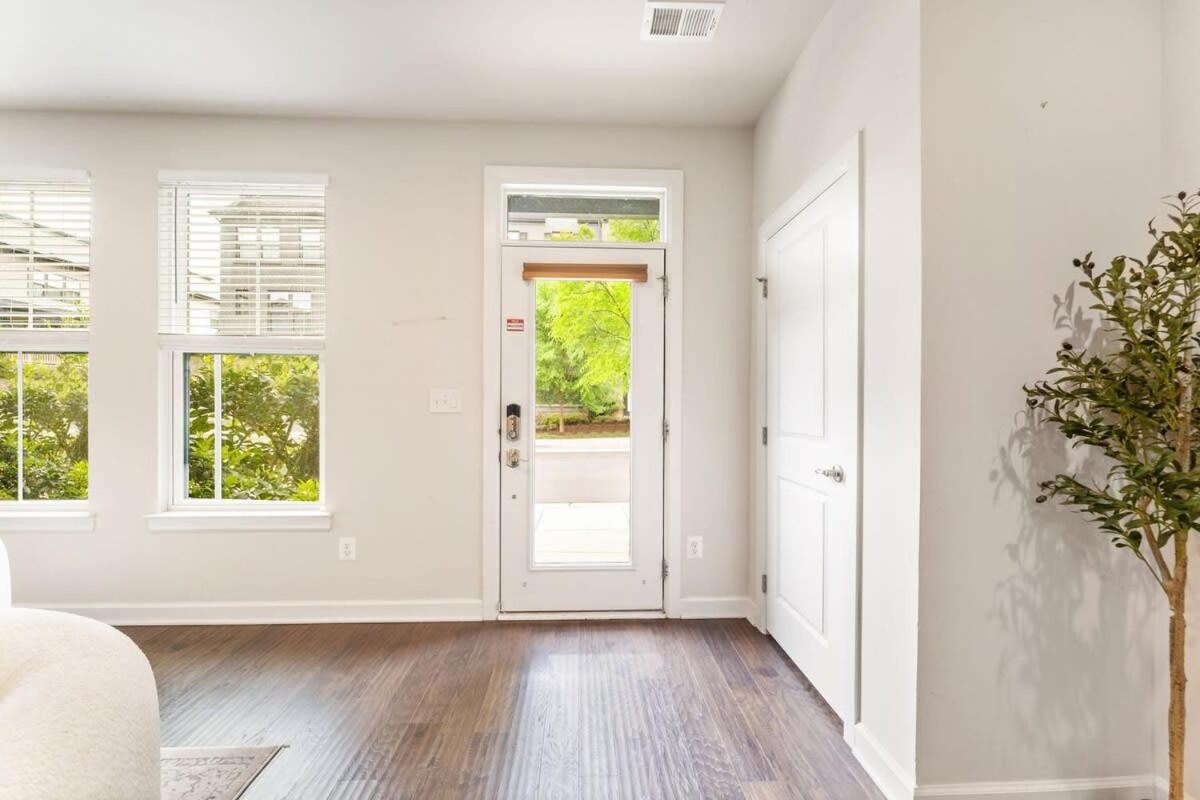 Ashburn 4-BR Homestay Close to Dulles & METRO view 4