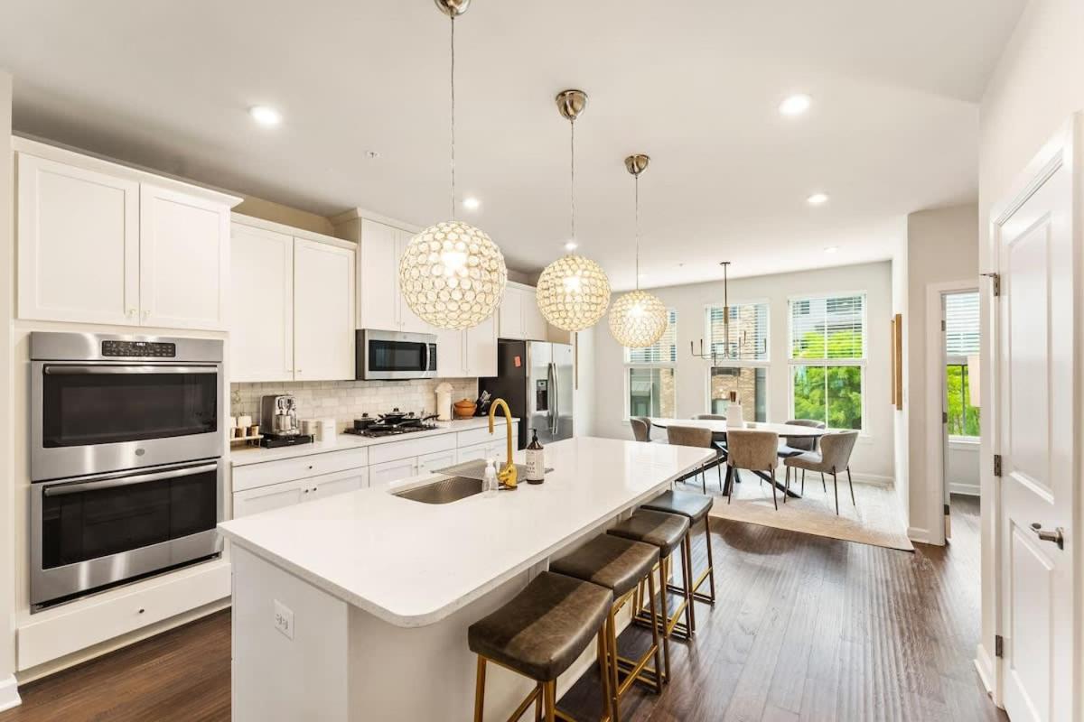 Ashburn 4-BR Homestay Close to Dulles & METRO view 5
