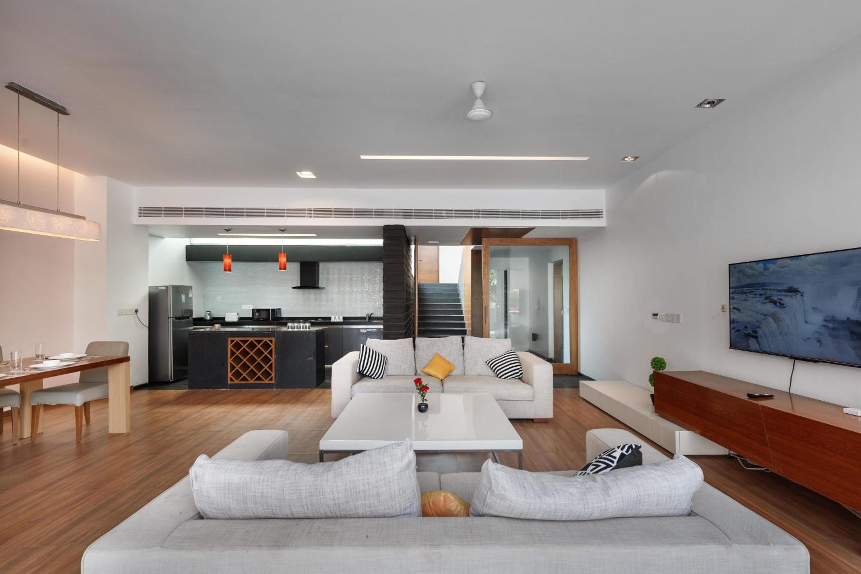Casa Palmera by StayJade Bay View & Pool Airport view 5