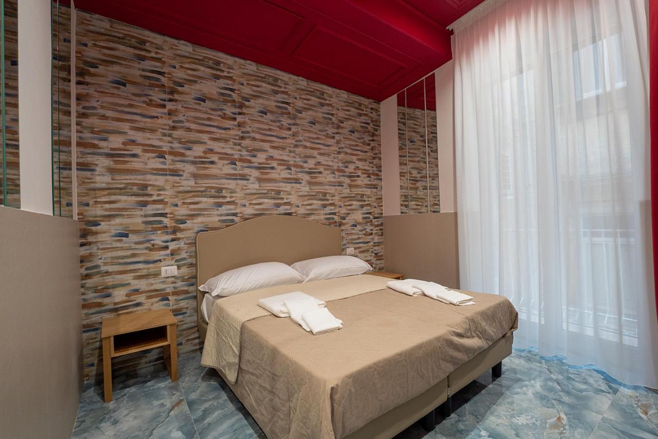 P.C. Boutique Medina H. Napoli Centro, by Clapa Group