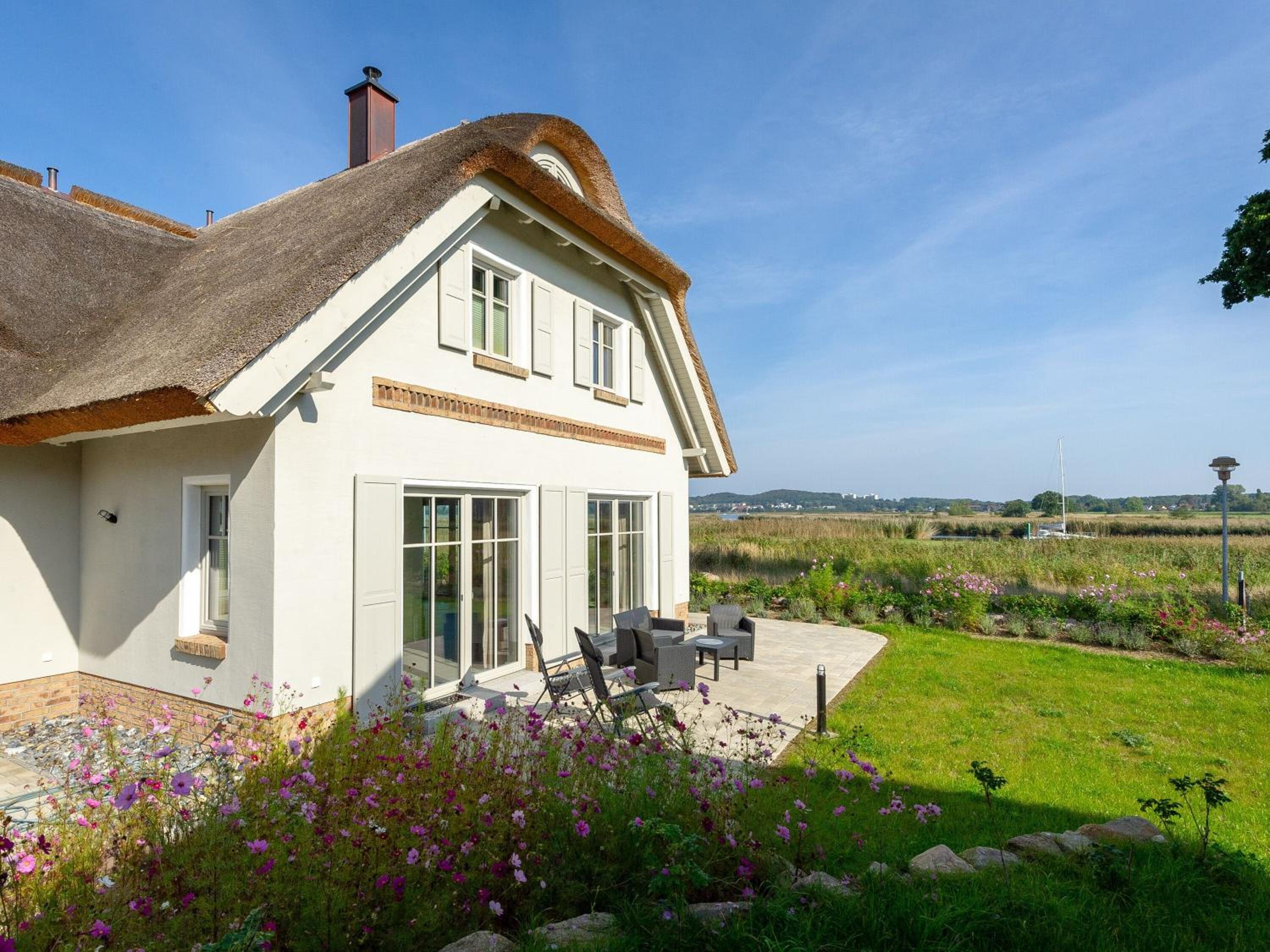 Landhaus Max in Moritzdorf - Luxus unter Reet mit Seeblick, Kamin, Sauna