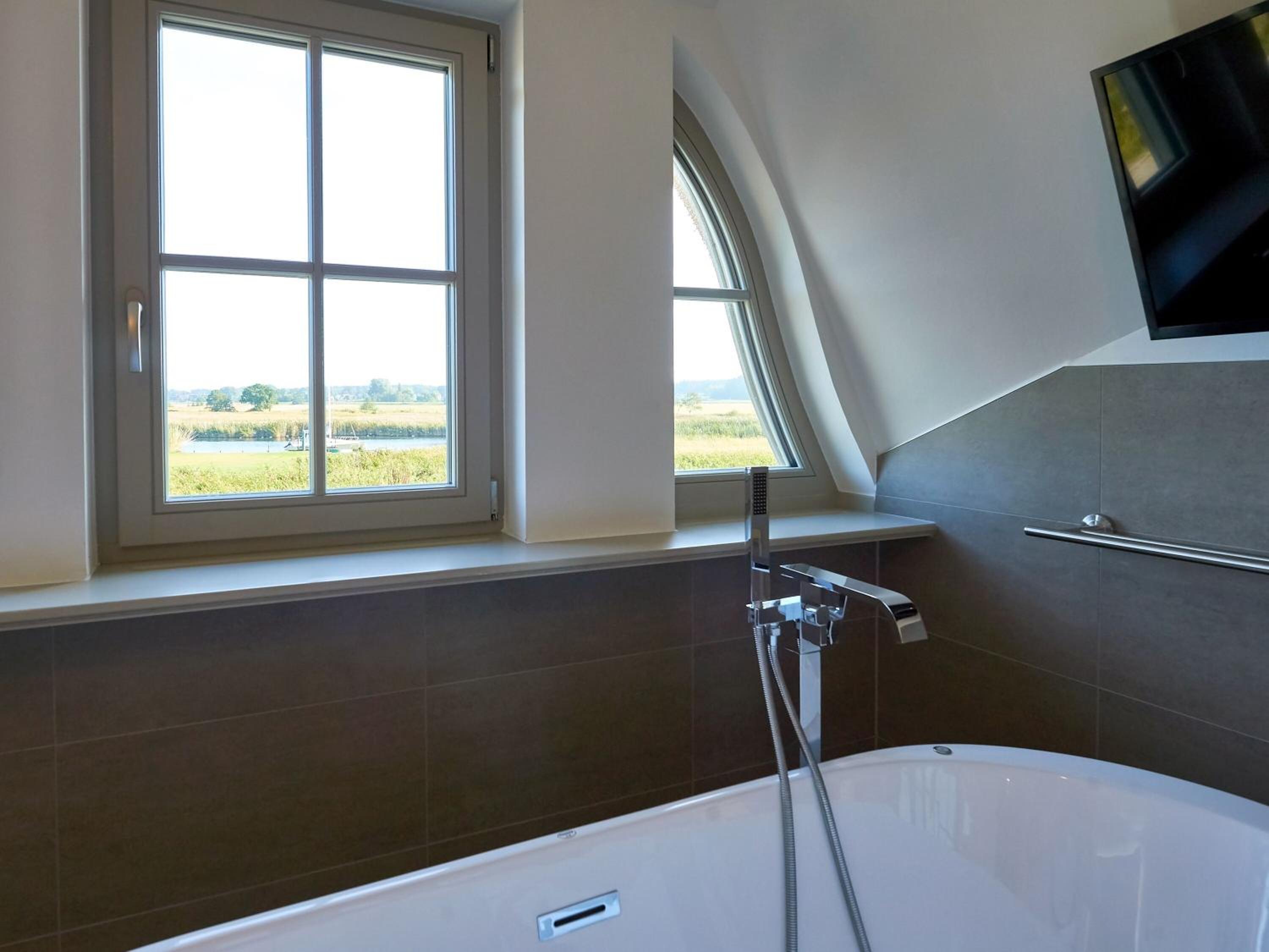 Landhaus Max in Moritzdorf - Luxus unter Reet mit Seeblick, Kamin, Sauna