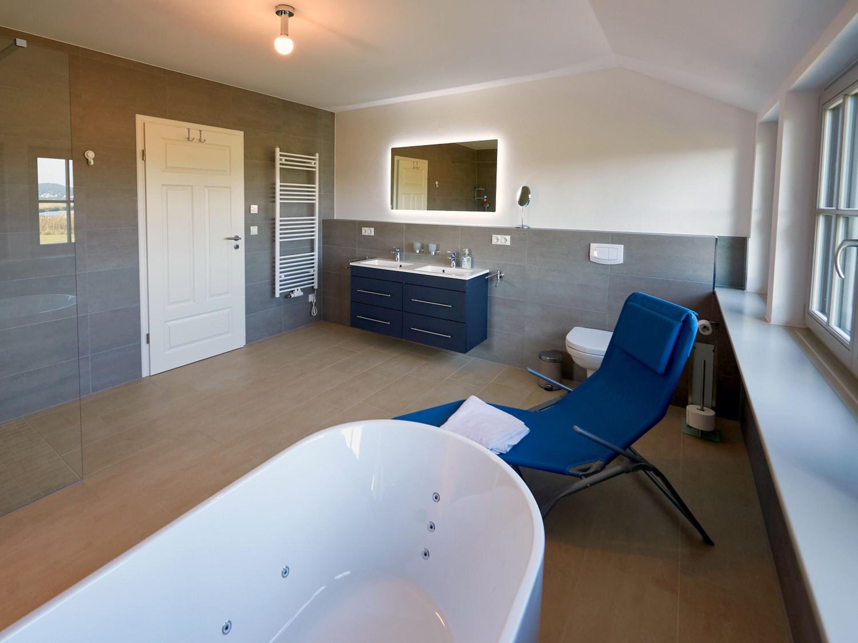 Landhaus Max in Moritzdorf - Luxus unter Reet mit Seeblick, Kamin, Sauna