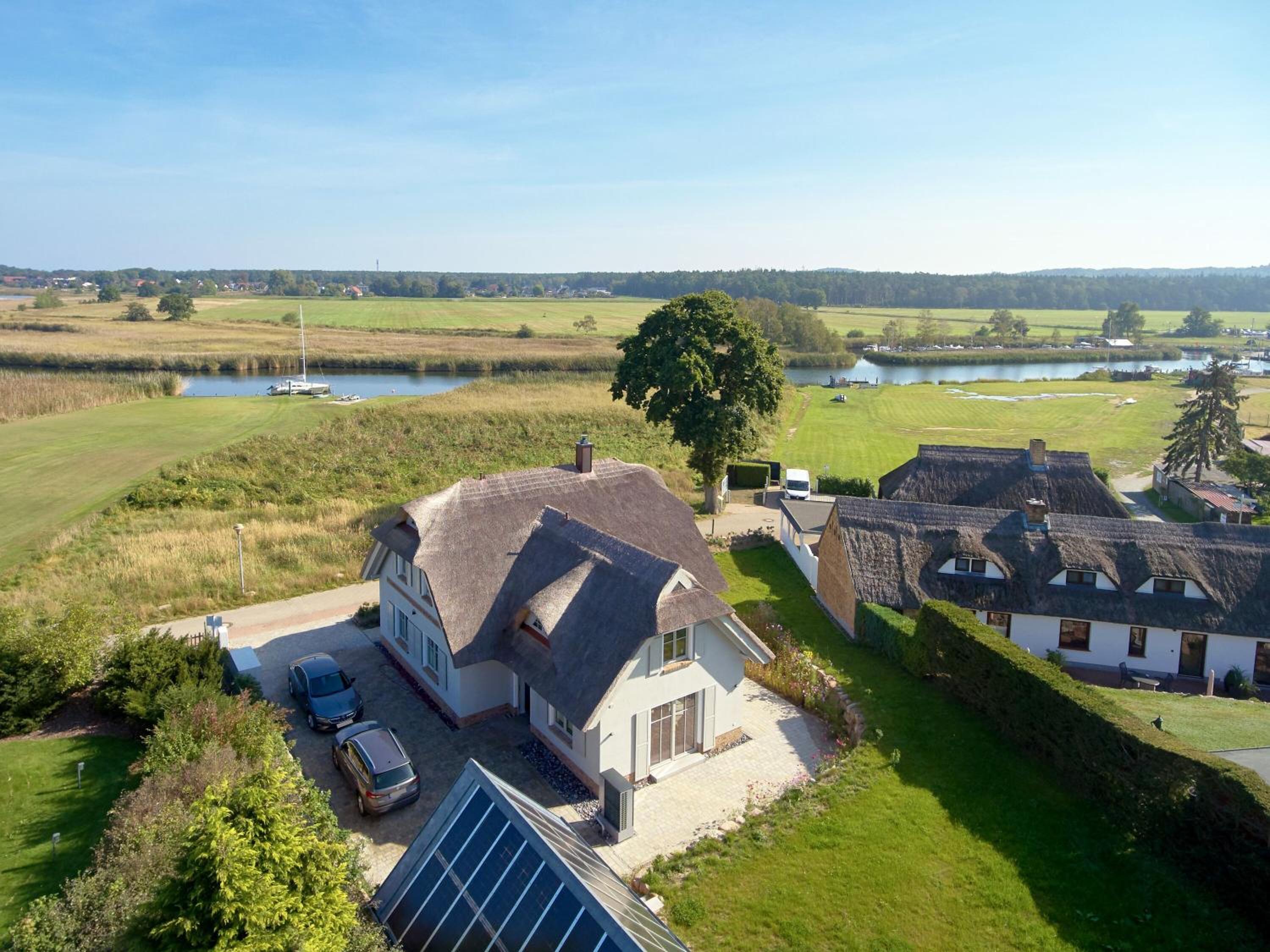 Landhaus Max in Moritzdorf - Luxus unter Reet mit Seeblick, Kamin, Sauna
