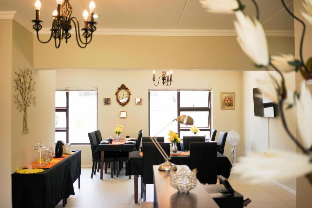 Azinnia Rivonia Guest House