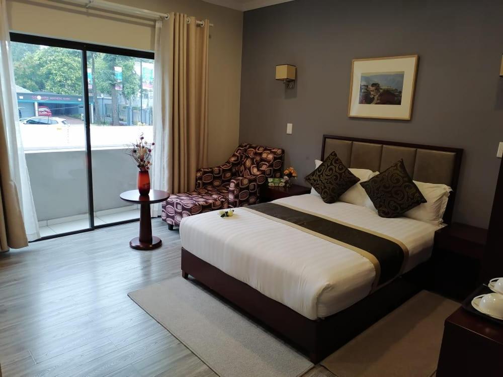 Azinnia Rivonia Guest House