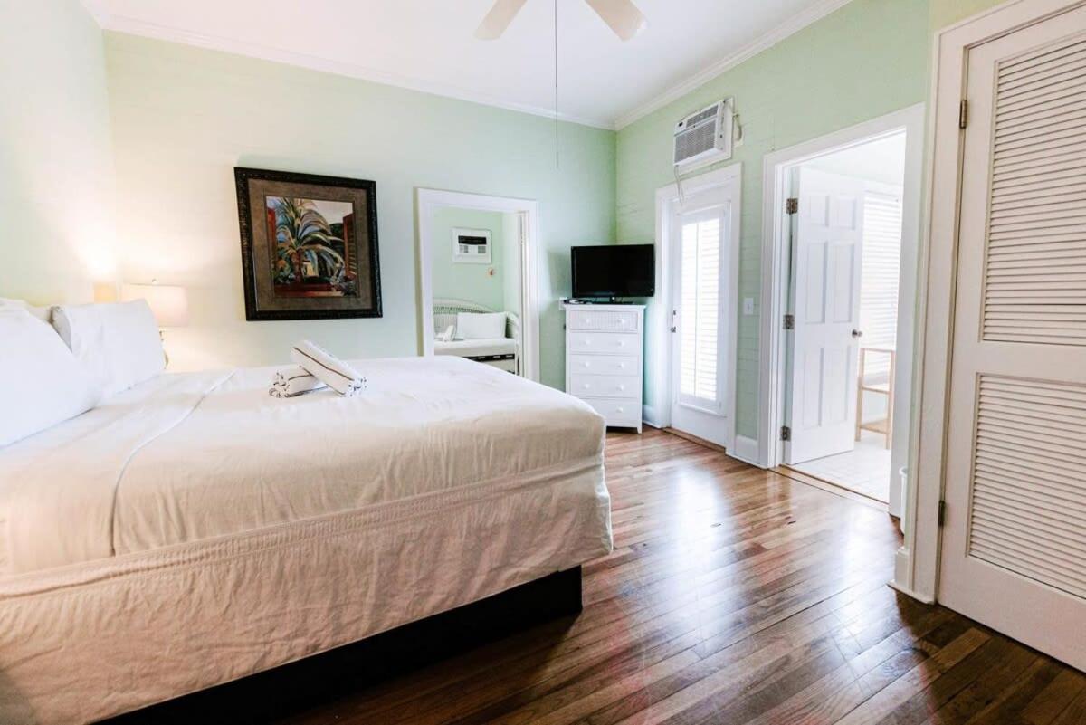 King Suite Balcony - at James House view 4