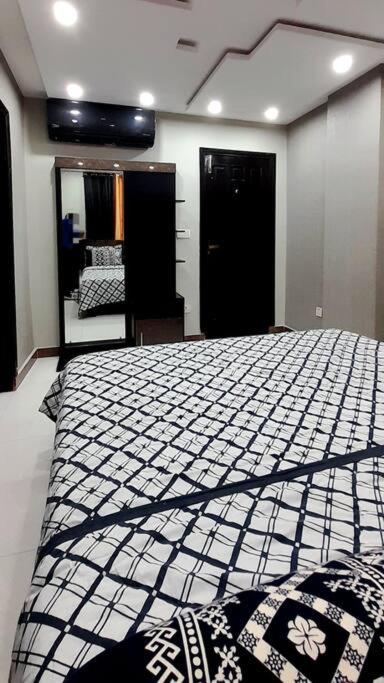 Bahria Town Lahore - NEXT INN Condo available at Best Price 402 view 2
