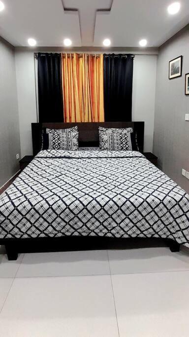 Bahria Town Lahore - NEXT INN Condo available at Best Price 402 view 3
