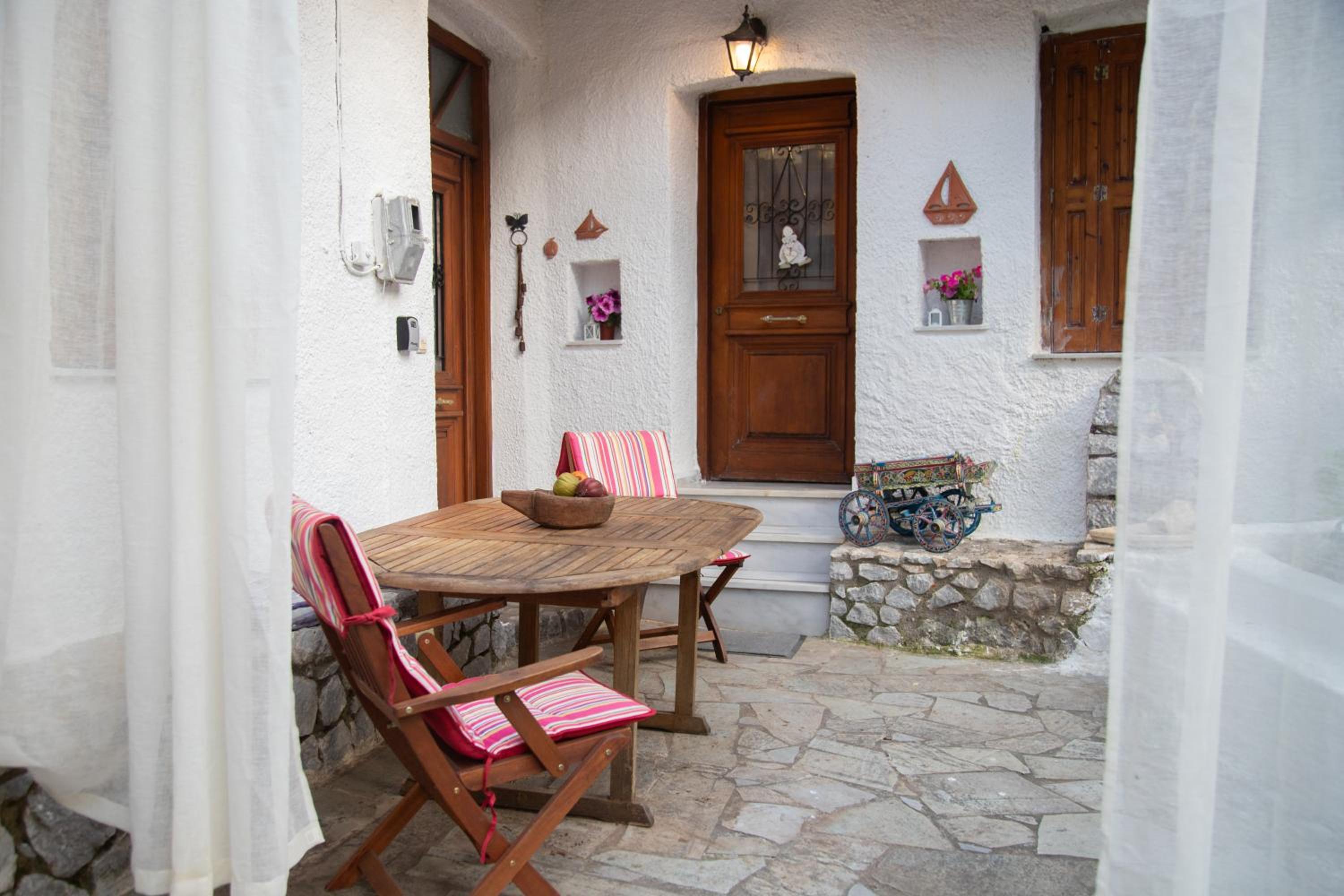 Lagadaki guest house