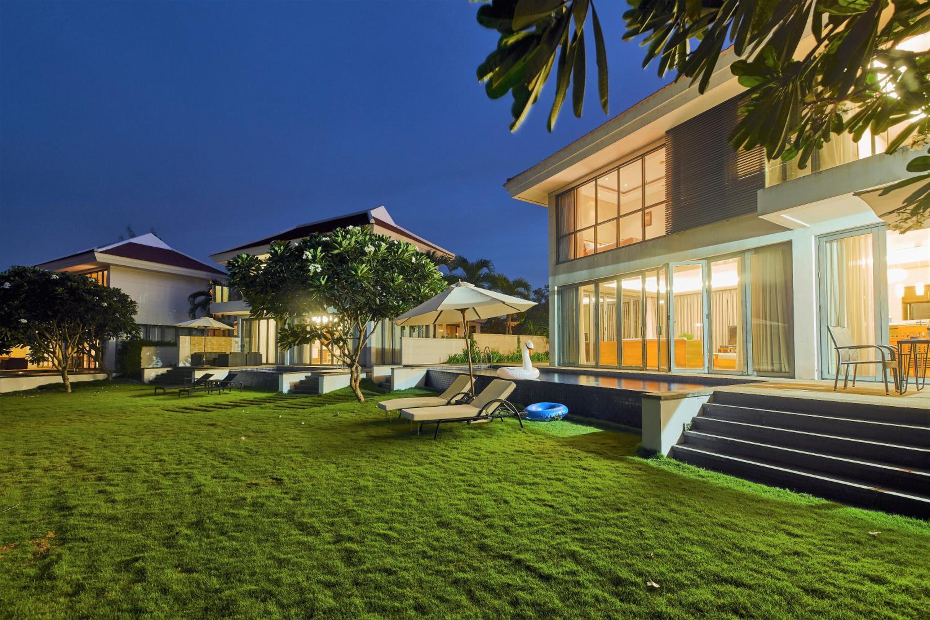 Deluxe Beachside Resort Danang