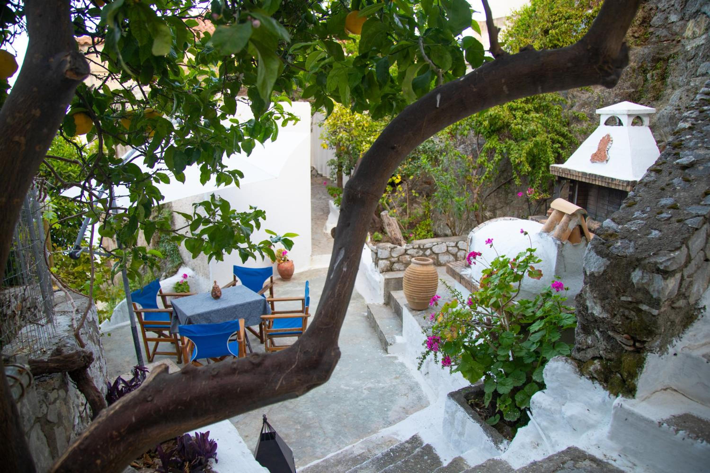 Lagadaki guest house