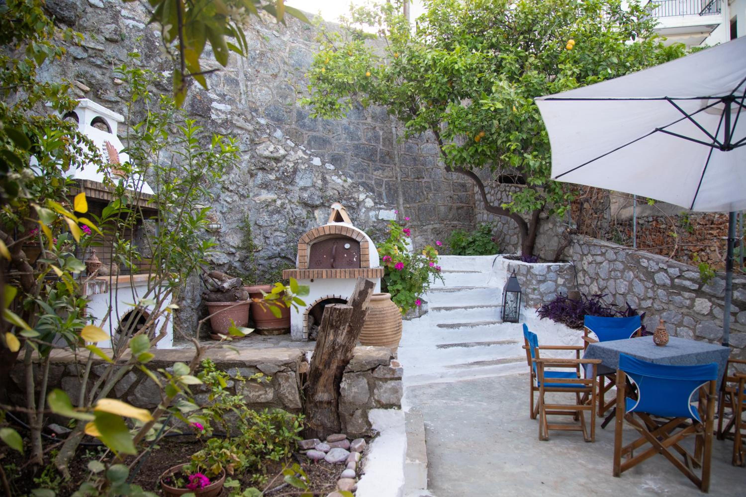 Lagadaki guest house