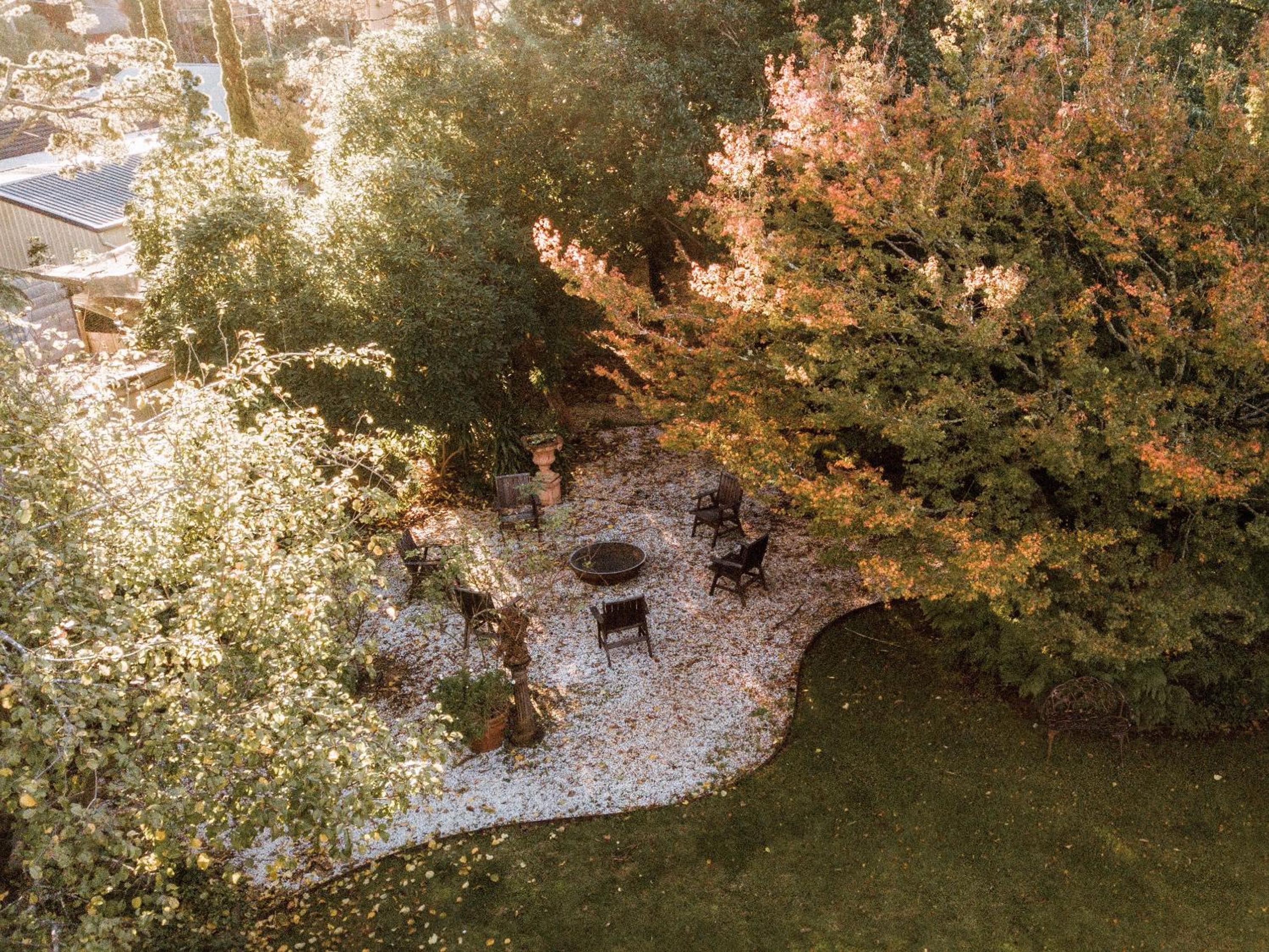 Heritage Log Cabin and Garden w Outdoor Hot Tub