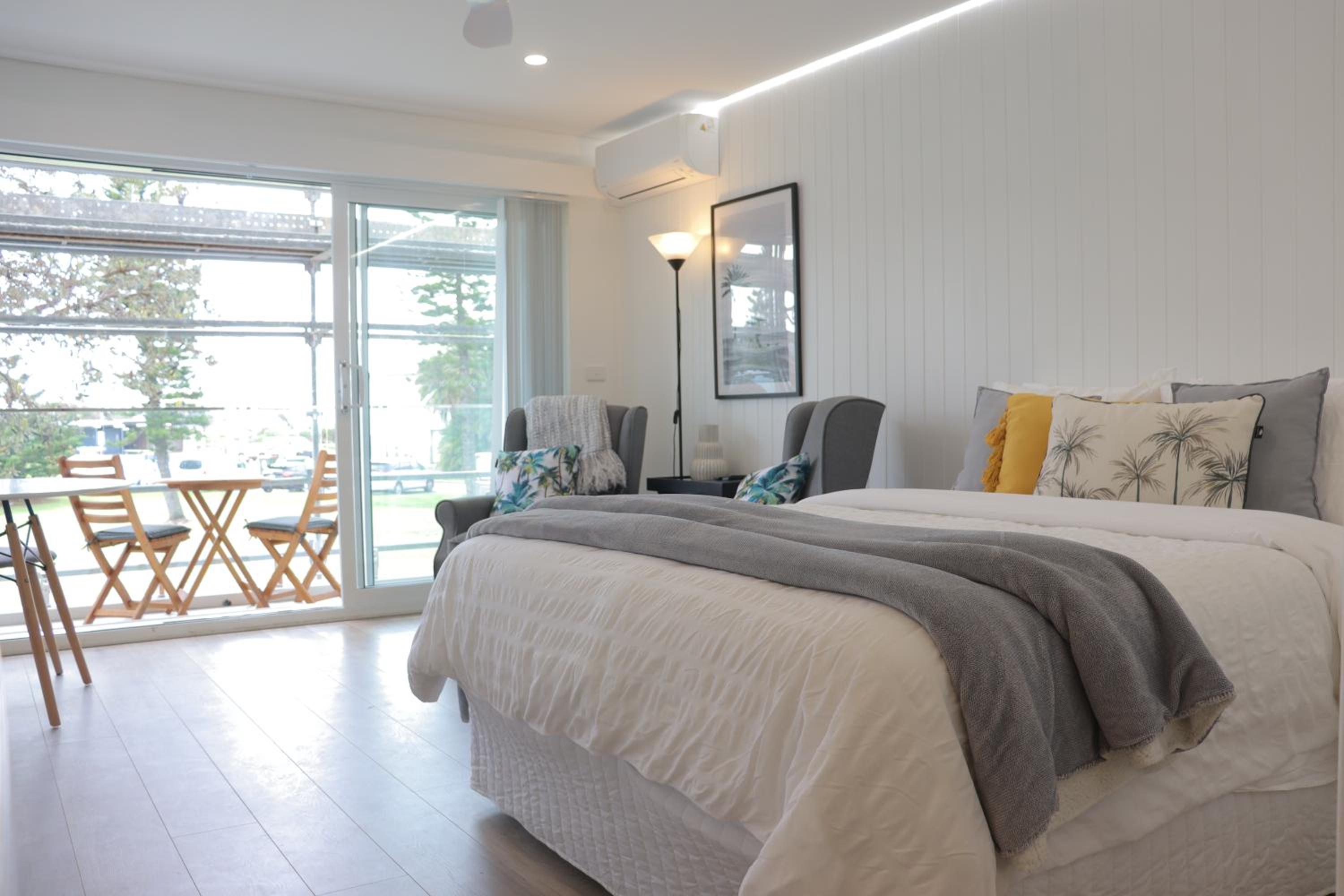 Dee Why Beach - Surfrider Studio 8