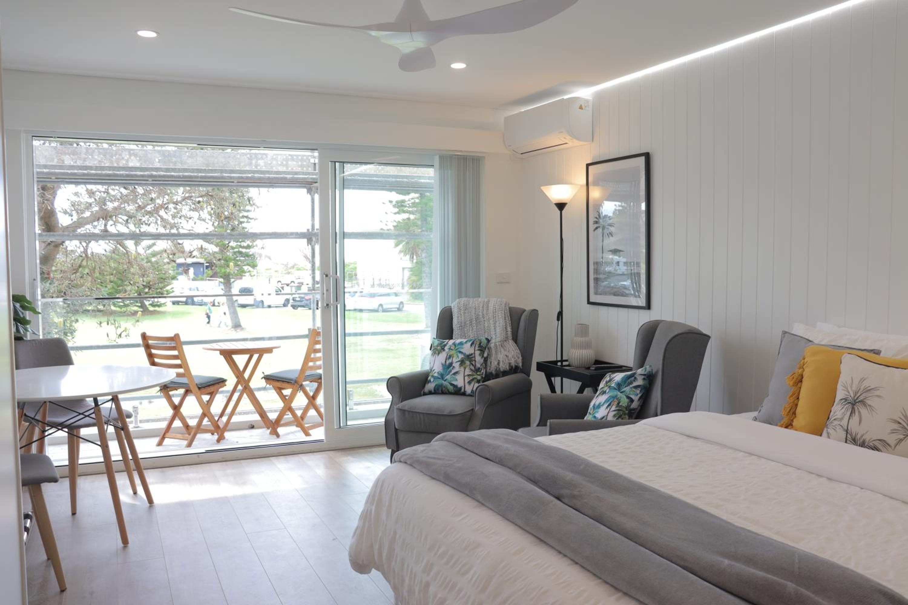 Dee Why Beach - Surfrider Studio 8