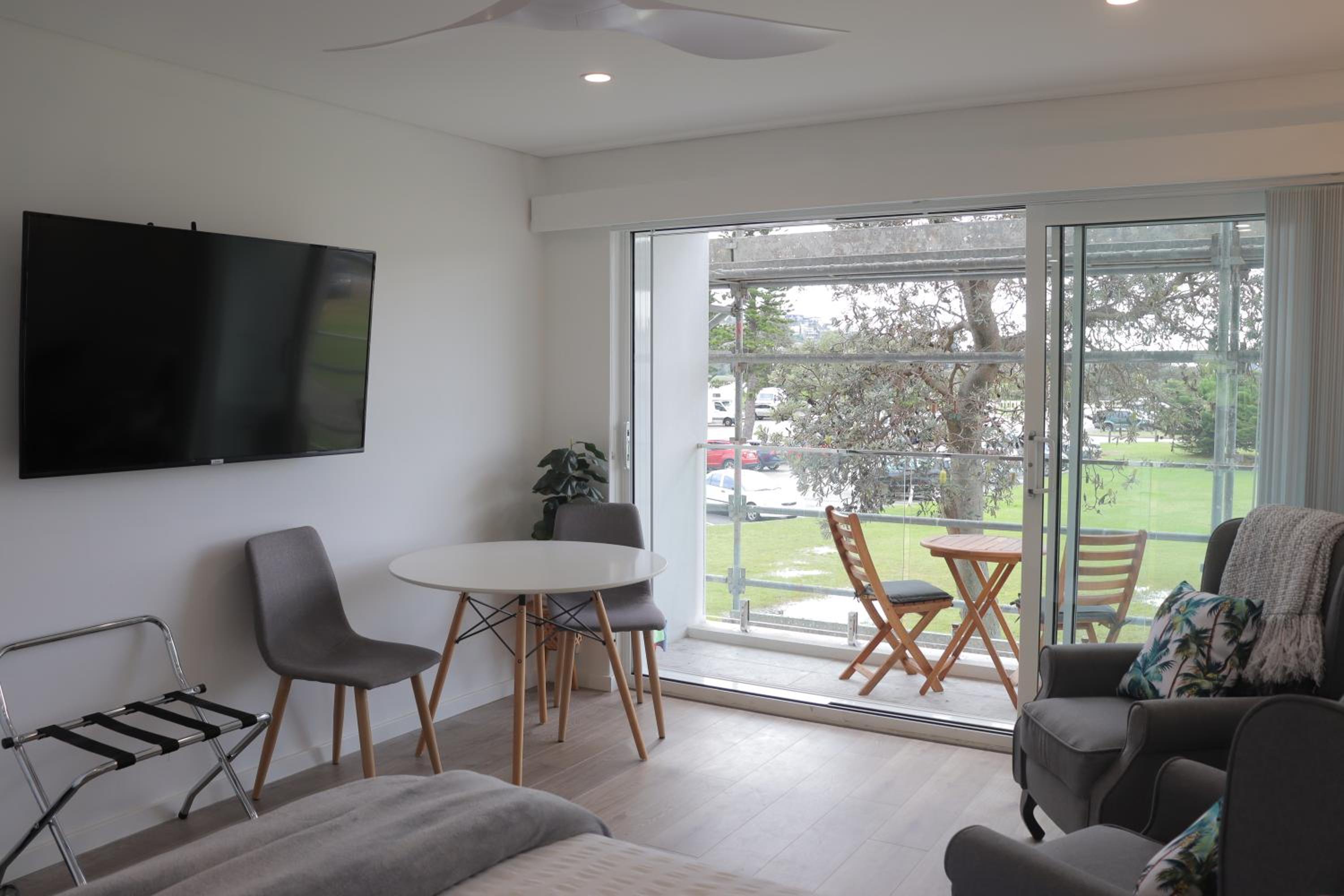 Dee Why Beach - Surfrider Studio 8