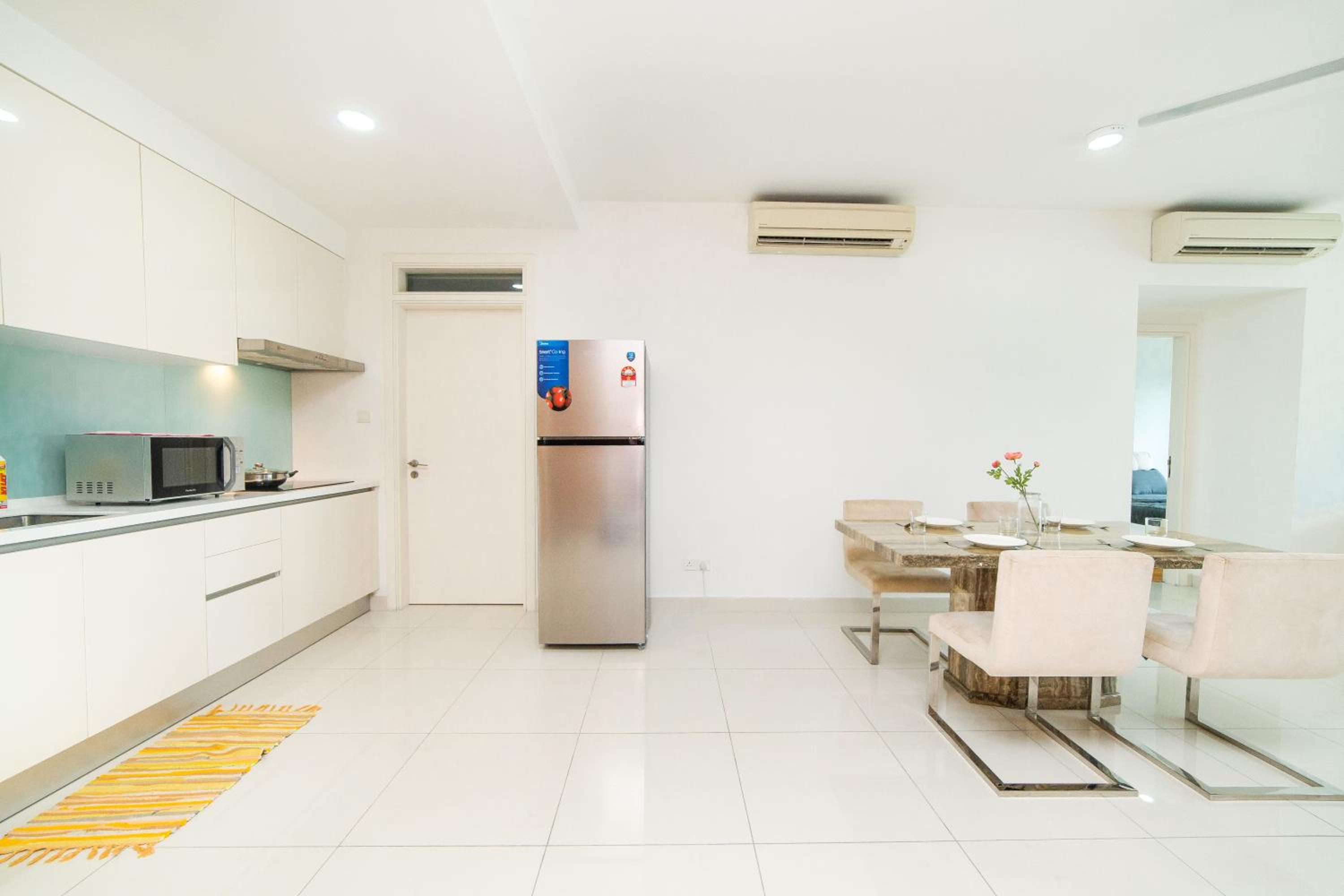 Teega Creamy INS Muji 2BR 6 pax w Balcony by Our Stay photo 3