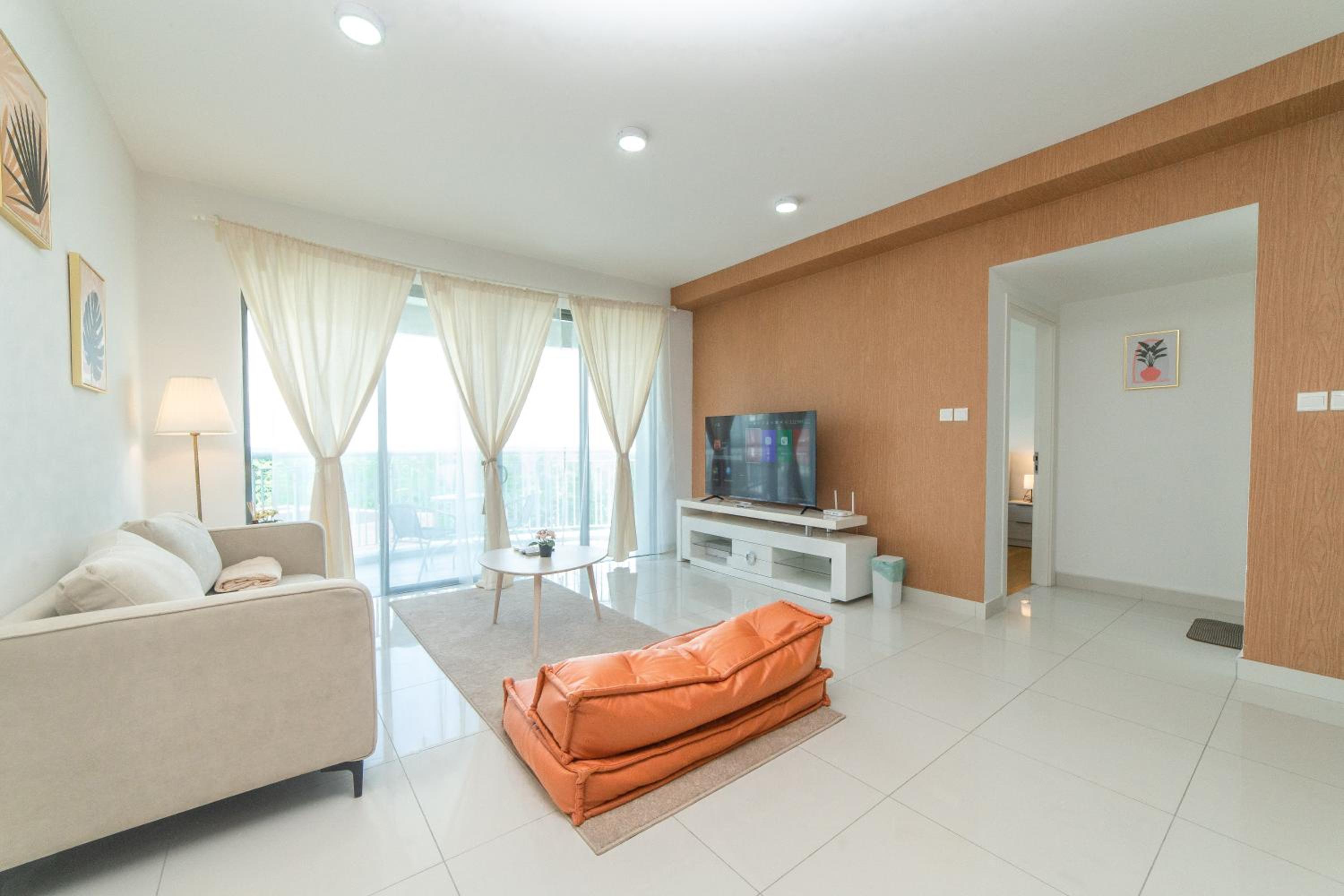 Teega Creamy INS Muji 2BR 6 pax w Balcony by Our Stay photo 7